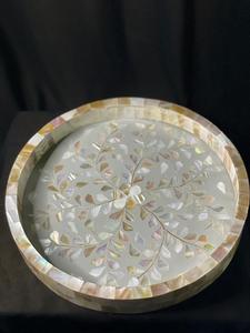 Bandeja de servicio redonda con Incrustaciones de nácar de lujo para aperitivos de té y café y uso decorativo de proveedor indio - Product Image 4