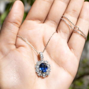 Collier pendentif classique en or massif 18 carats avec saphir, diamant taille brillant rond, design halo floral, ensemble de bijoux de mariage pour femme - Product Image 6