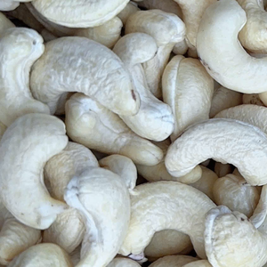 Hot Sale <b>Cheap</b> Rate Cashew Nuts WW180, WW240, WW320, LP, WS Vietnam Cashew Nut Cashew Nuts 1Kg Customized Cutting Size - Product Image 1