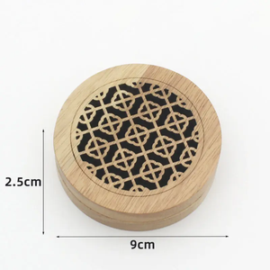 Brûleur à Bakhoor en bois ArtisanNoor – Porte-encens artisanal en bois naturel avec motif élégant d'inspiration arabe pour un décor contemporain - Product Image 3