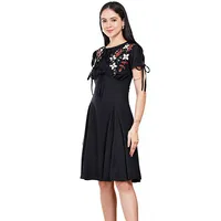 Robe midi élégante noire à coupe trapèze avec broderie florale, col rond vintage, manches courtes à nouer, robe de soirée décontractée pour femme
