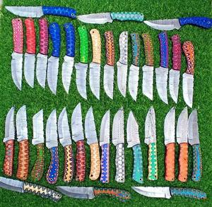 Couteau de camping et de survie à lame fixe pleine longueur, manche en bois, lame en damas, lot varié - Product Image 4