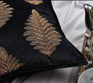 Housse de coussin brodée de perles Aaliyan Impex, luxueuse et économique, 100% coton, personnalisable pour le salon, le canapé, la chambre à coucher, le lit - Product Image 3