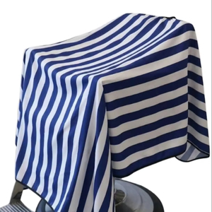 Bata de Barbero Impermeable de Poliéster Azul y Blanco con Detección de Agujas y Fusión sin Costuras Unisex - Product Image 1