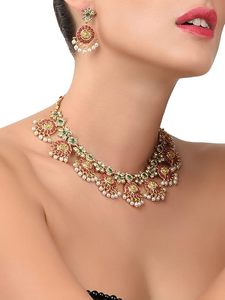Parure de bijoux ethniques plaquée or en alliage de zinc, comprenant collier ras-du-cou, boucles d'oreilles et coiffe, avec design floral en zircon et perle, certifiée par une tierce partie - Product Image 2