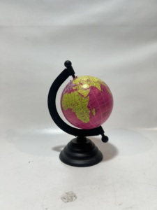 Globe terrestre moderne rose avec support en métal noir, globe géographique de bureau mignon, ornement de table, décoration pour enfants, bureau ou salle d'étude - Product Image 1