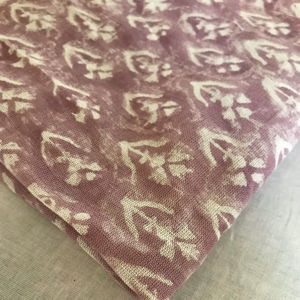 Tela de algodón estampada a mano – Base rosa claro con estampado floral Buti blanco, textil tradicional indio - Product Image 3