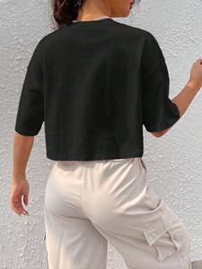 เสื้อยืดแขนสั้นผู้หญิงคอลเลคชั่นฤดูร้อนปี 2026 คอกลมทรงหลวมสไตล์เรโทรสีเทาพิมพ์ลาย - Product Image 3