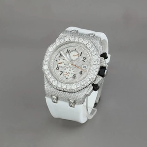 Montre de luxe pour homme avec diamants ronds blancs et or blanc, cadran en moissanite argentée, design de créateur - Product Image 3