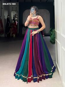 Nouvelle arrivée : Lehenga évasé en Georgette avec bordure multicolore Kali & Gota Patti et travail Gamthi - Blouse en dentelle Cowrie pour femme - Product Image 3