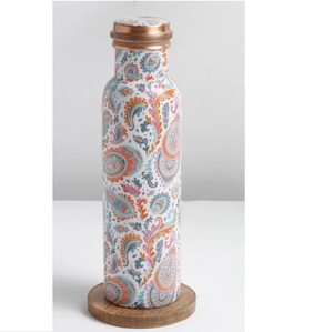 Bouteille d'eau ayurvédique en cuivre pur, personnalisée, finition émail, style floral, prix de gros - Product Image 1