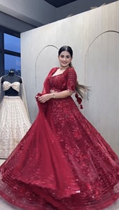Lehenga Choli rouge en tissu filet avec pièce de blouse, robe brodée florale pour mariage et fête, pour femmes - Product Image 1