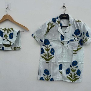 Conjunto de Pijama Ecológico para Mujer, Hecho a Mano en India, 100% Algodón, Estampado de Jungla, Cuello en V, Cierre de Botones, Logotipo Frontal, Suave, Estampado en Bloques - Product Image 1