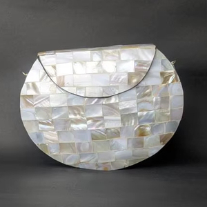 Pochette en sergé naturel écologique, magnifiquement faite à la main avec sangle en chaîne pour la décoration de mariages et de fêtes - Product Image 1