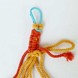 Colgante de Borla de Macramé de Algodón Resistente Hecho a Mano, Llavero Boho con Flecos Trenzados, Accesorio Estético para Mochila y Bolso, Naranja - Product Image 2