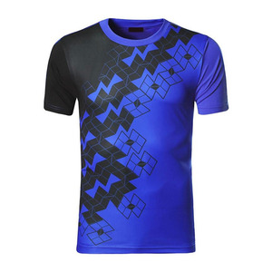 Camiseta de Manga Corta para Hombre, Tejido Sólido con Estampado por Sublimación, Secado Rápido, Corte Regular, Antiarrugas, Cuello Redondo Deportivo, Azul y Negro - Product Image 1