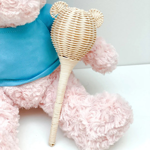 Jouets pour bébés et tout-petits très demandés, écologiques, en rotin tressé à la main, hochets et anneaux de dentition. - Product Image 3