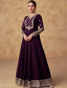 Salwar Kameez prêt-à-porter de style indien pakistanais en pur georgette, avec broderie lourde, travail de Zari et de sequins, pour mariage et occasions ethniques - Product Image 1
