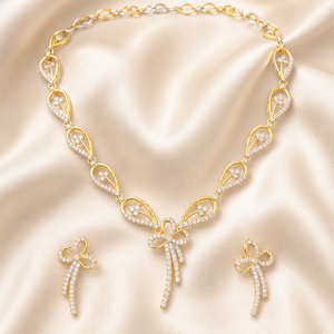 Ensemble de collier en or 14 carats pour femmes, design élégant, serti de diamants étincelants, fournisseur de bijoux de mariage en Inde - Product Image 2