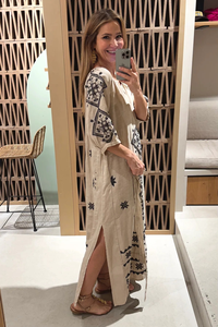 Robe longue bohème ethnique beige à col en V et manches bouffantes, imprimé floral, ceinture, en coton, pour femme, idéale pour l'été et la plage - Product Image 2