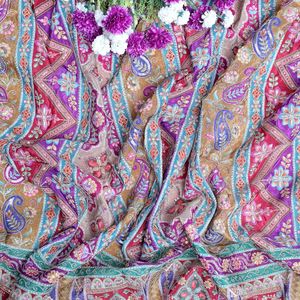 Tissu en crêpe léger brodé floral doré antique de 54 pouces avec bordure Daman pour Kurtis, tuniques, robes Anarkali et ensembles de costumes - Product Image 5