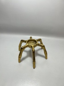 Portavelas de Aluminio Dorado con Diseño de Garra de Araña Gótica, Soporte Novedoso con Forma de Pierna de Esqueleto, Centro de Mesa para Fiesta de Halloween al por Mayor - Product Image 2