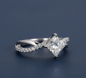 Anillo de Compromiso de Oro Blanco con Diamante Cultivado en Laboratorio de 1.20ct, Corte Princesa, VVS2, Certificado IGI, Chapado en Rodio, Joyería Personalizada al por Mayor - Product Image 2