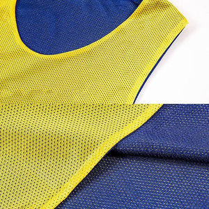 Chaleco de Entrenamiento de Fútbol de Malla Transpirable Sublimado Personalizado de Alta Calidad, Ligero y Reversible, con Logotipo Personalizado para Equipos de Fútbol - Product Image 3