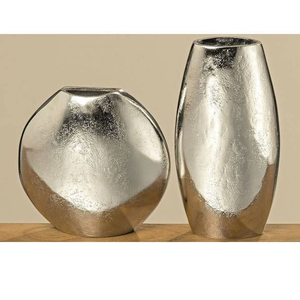 Jarrón de Mesa Metálico Minimalista Hecho a Mano en Oro, Elemento Decorativo Simple y Ecológico, Estilo Interior Moderno y Limpio, Sutil y Elegante - Product Image 4