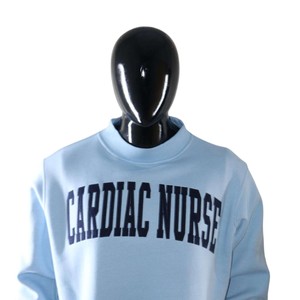 Sudadera de cuello redondo extragrande personalizada para enfermeras cardíacas, de algodón prémium con parche de chenilla bordado, para invierno - Product Image 3