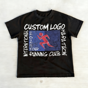 เสื้อยืดคอตตอนโอเวอร์ไซส์ลายกราฟิกสำหรับชมรมวิ่ง ทรงหลวม สไตล์สตรีทแวร์ แฟชั่นกีฬา เสื้อยืดฤดูร้อน ขายส่งจากผู้ผลิต - Product Image 1