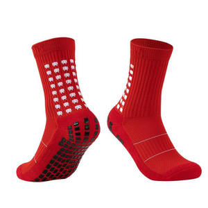 Chaussettes de football haute performance antidérapantes pour hommes et femmes, respirantes, avec logo sur le dessous. - Product Image 5