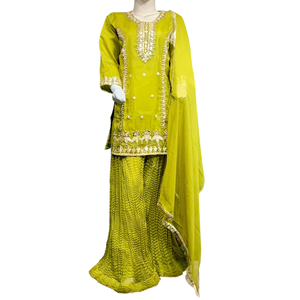 Robe Mehndi pour femmes avec broderie traditionnelle, tenue de fête élégante, tissu luxueux et magnifique design pour célébration de mariage - Product Image 4