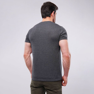 T-shirt Henley uni à col rond et manches courtes pour homme, coupe ajustée, style streetwear, 100 % coton, infroissable et respirant - Product Image 2
