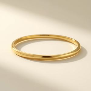 Bracelet jonc fin en or jaune massif 18 carats, lisse et raffiné, minimaliste, de luxe, empilable, bijoux fins - Product Image 2