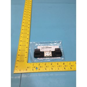 Vanne solénoïde SMC VZ3223-5L0Z-M5 pour cylindre pneumatique - Équipements et pièces semi-conductrices de renommée mondiale à la fois fiables et durables - Product Image 1