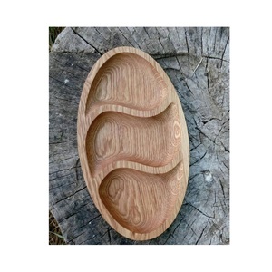 Accessoire de service en bois de qualité, offrant une composition stable, une finition élégante et un support efficace pour les repas. - Product Image 5