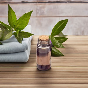 Vente en gros 100% naturel Thuja feuille huile Pharma Grade Corps Gel Meilleur Prix Pack Tailles 25kgs et 180kgs Disponibles - Product Image 2