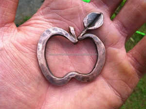 Collier en métal personnalisé de haute qualité Pendentif en métal personnalisable Prix abordable de l'Inde par UCI - Product Image 2