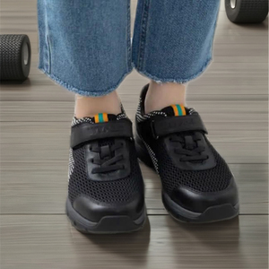 WYPEX Baskets en cuir respirantes souples et chaudes à coupe large pour femmes Doublure antibactérienne Semelle extérieure antichoc Antidérapante - Product Image 1