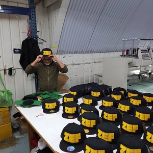 หมวกแก๊ป Protect Style Apparels รุ่น Trucker ผ้าฝ้าย 100% ดีไซน์ 6 แผง ปรับแต่งได้ ตกแต่งด้วยคริสตัลด้านหน้า เหมาะสำหรับทุกเพศ ทุกวัย - Product Image 2