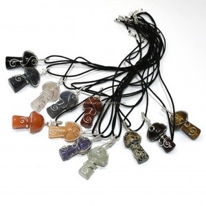 Colgantes de Hamsa de jaspe rojo estilo Feng Shui, piedras curativas de cristal semipreciosas elaboradas con material de piedras preciosas - Product Image 6