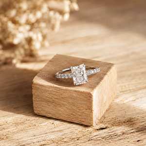 Bague de fiançailles solitaire en diamant de laboratoire taille émeraude, avec bande émeraude, en platine/or blanc massif 18K/14K/10K, bijoux fins - Product Image 6