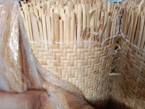 Rouleau de tressage en rotin tissé à la main, matériau en cane naturelle, motif hexagonal pour meubles et décoration - Product Image 1