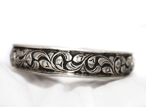 Bracelet manchette classique vintage en argent massif 925 oxydé, bijou de créateur pour anniversaire - Product Image 2