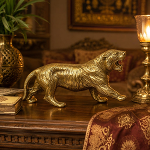 Sculpture de panthère en métal finition or de luxe avec détails de fourrure gravés et design de bouche ouverte féroce, chat sauvage décoratif - Product Image 4