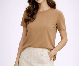 T-shirt femme en tissu premium, manches courtes, coupe slim, crop top pour adolescentes et femmes, haute qualité, basique mais au look élégant. - Product Image 1