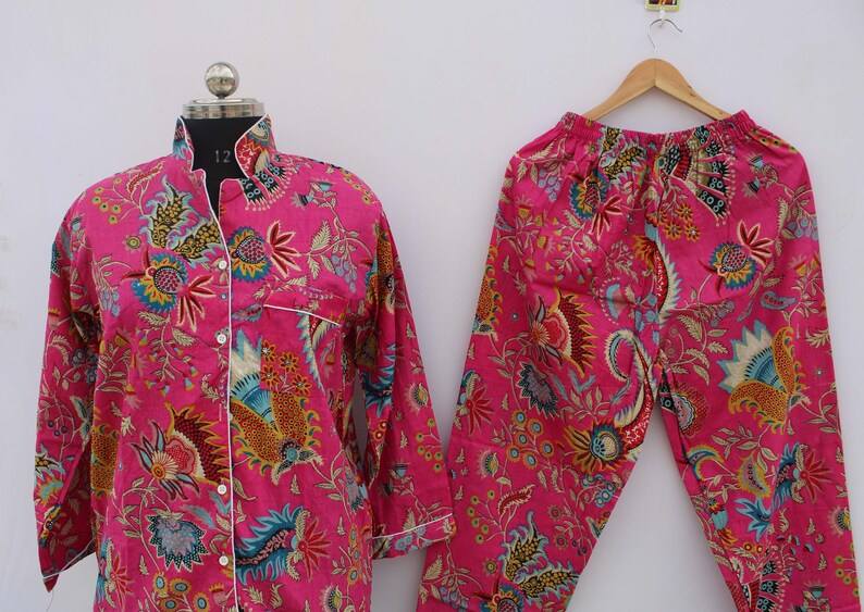 สีชมพูเข้ม