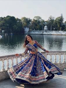 Lehenga Choli en coton mousseline épais de qualité supérieure, imprimé numériquement, avec broderie miroir authentique, et dupatta en dentelle à franges sur les quatre côtés, style ethnique - Product Image 4