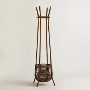 Porte-manteau sur pied en rotin naturel pour chambre et couloir - Product Image 1